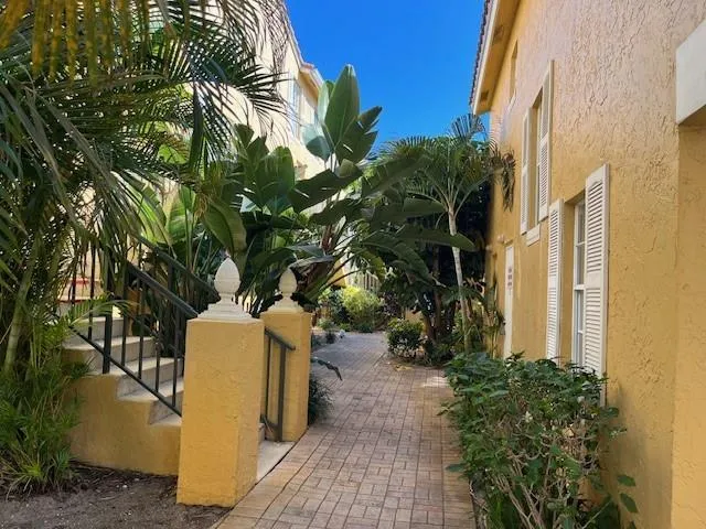 1140 Lake Shore Drive #206 Lake Park, FL 33403