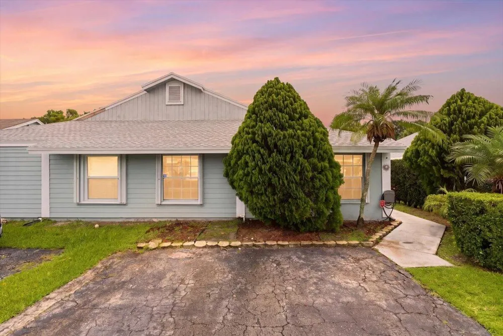 970 SW 111th Way Davie, FL 33324