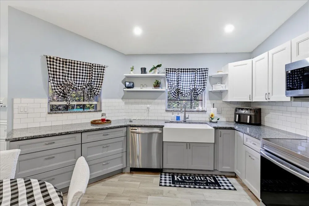 970 SW 111th Way Davie, FL 33324