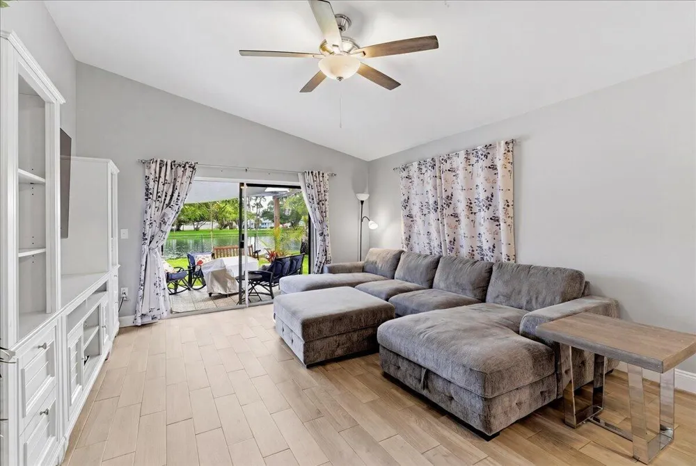 970 SW 111th Way Davie, FL 33324
