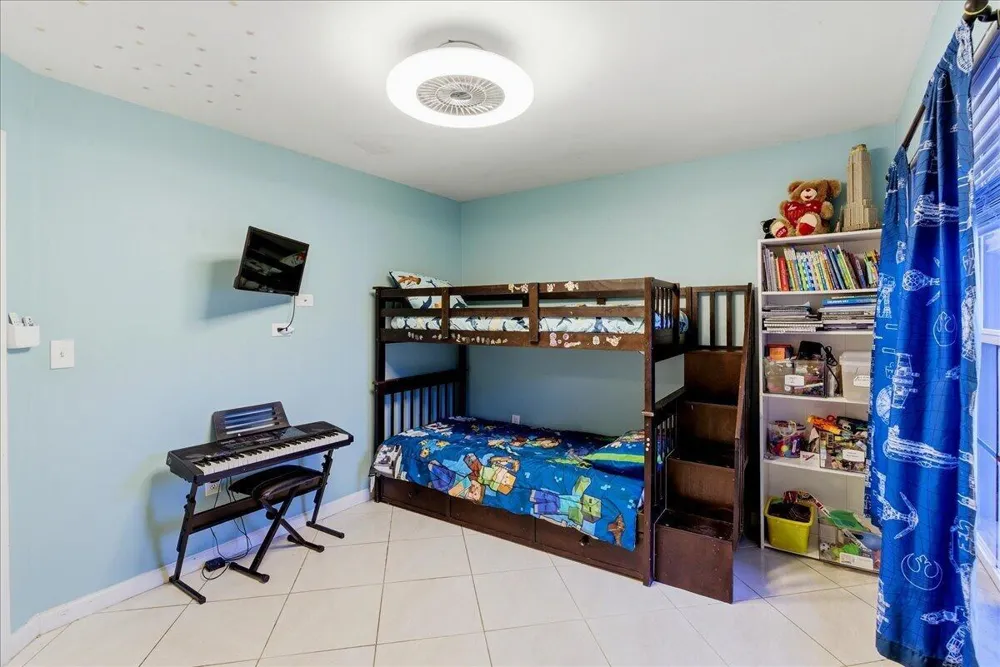 970 SW 111th Way Davie, FL 33324