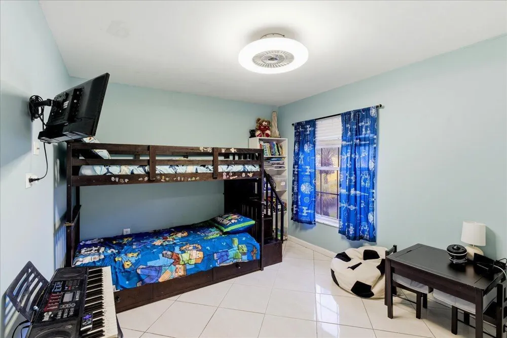 970 SW 111th Way Davie, FL 33324