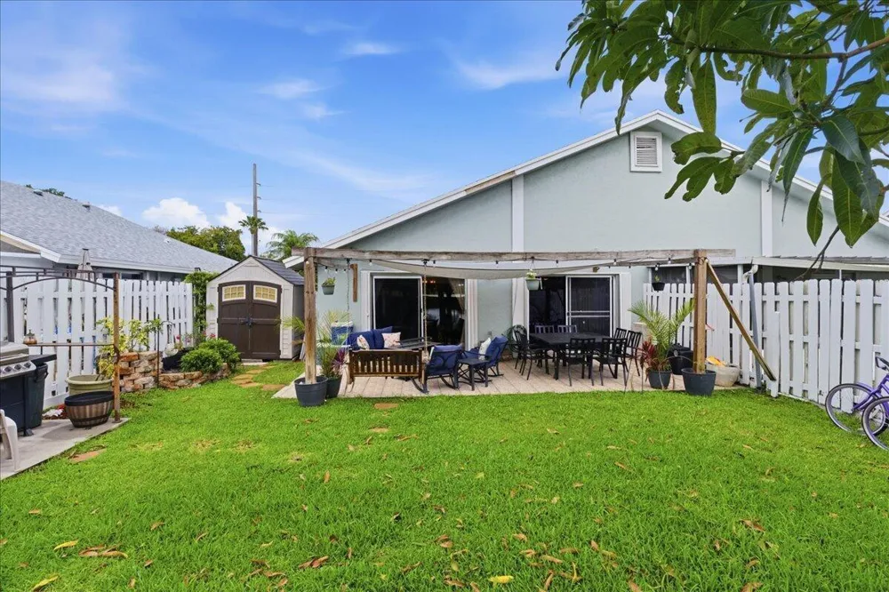 970 SW 111th Way Davie, FL 33324