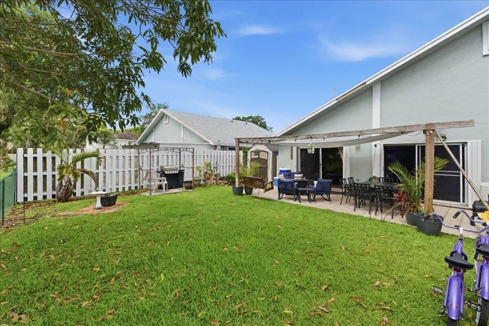 970 SW 111th Way Davie, FL 33324