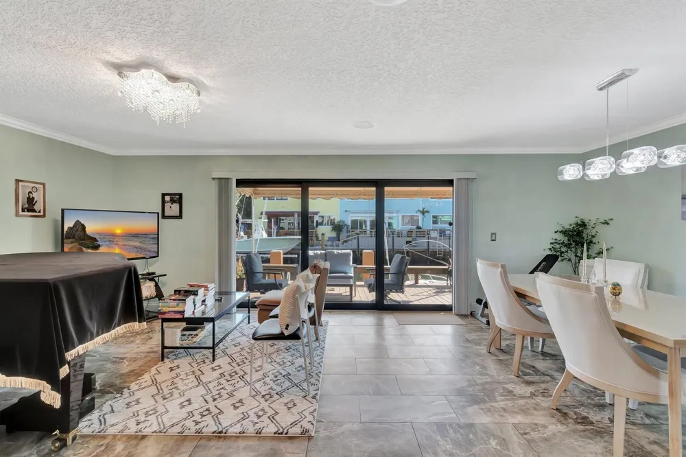 732 NE 12th Terrace #6 Boynton Beach, FL 33435