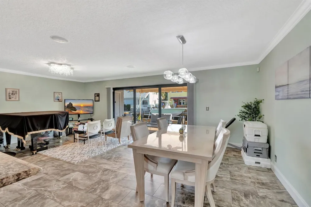 732 NE 12th Terrace #6 Boynton Beach, FL 33435