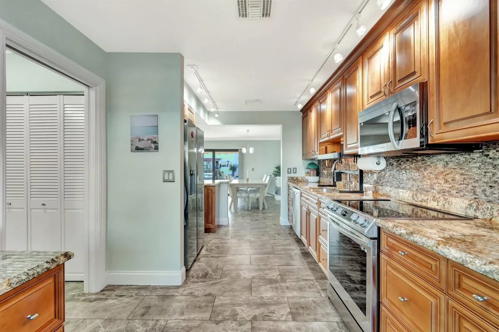 732 NE 12th Terrace #6 Boynton Beach, FL 33435