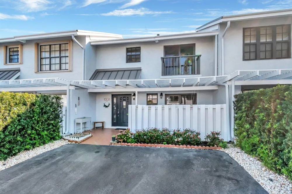 732 NE 12th Terrace #6 Boynton Beach, FL 33435
