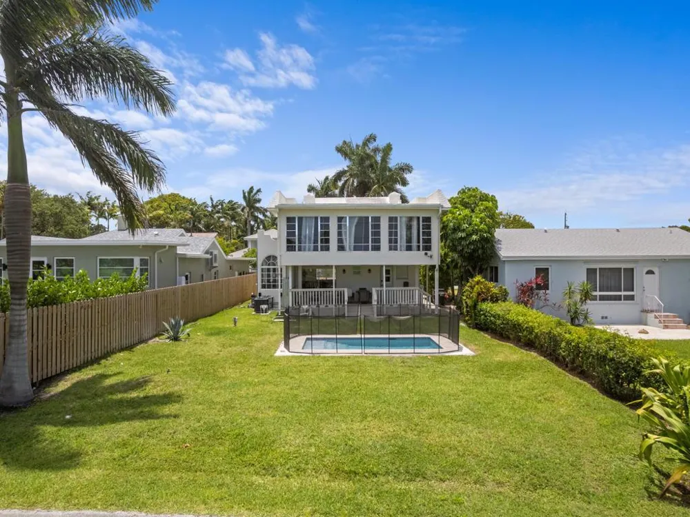 422 Lakeside Drive 