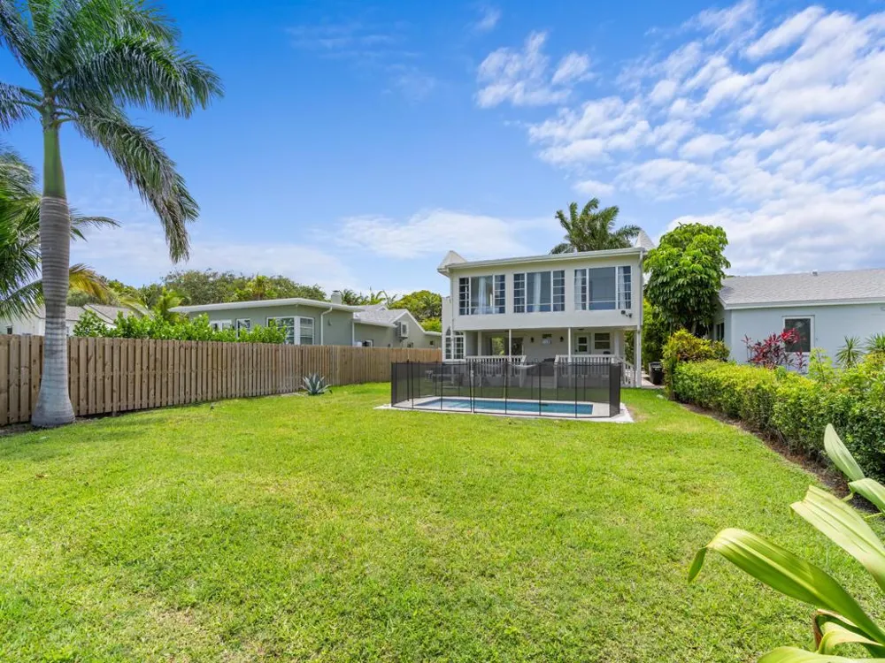 422 Lakeside Drive 