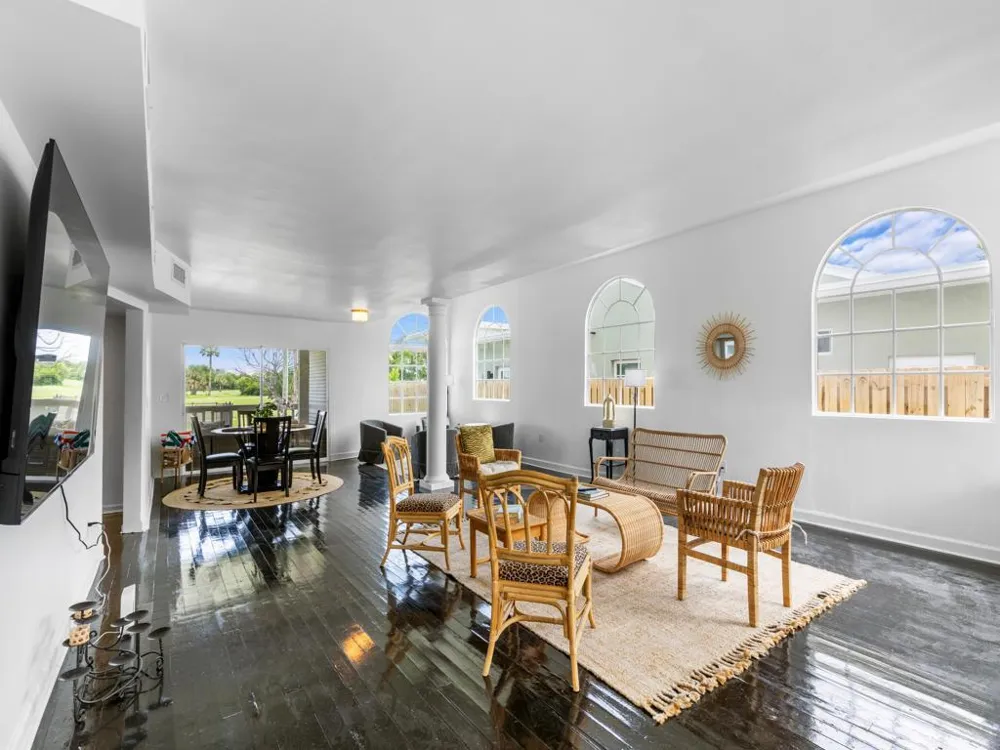 422 Lakeside Drive 