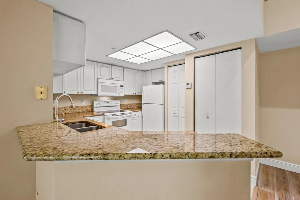 1100 S Crestwood Ct S #1109 Royal Palm Beach, FL 33411