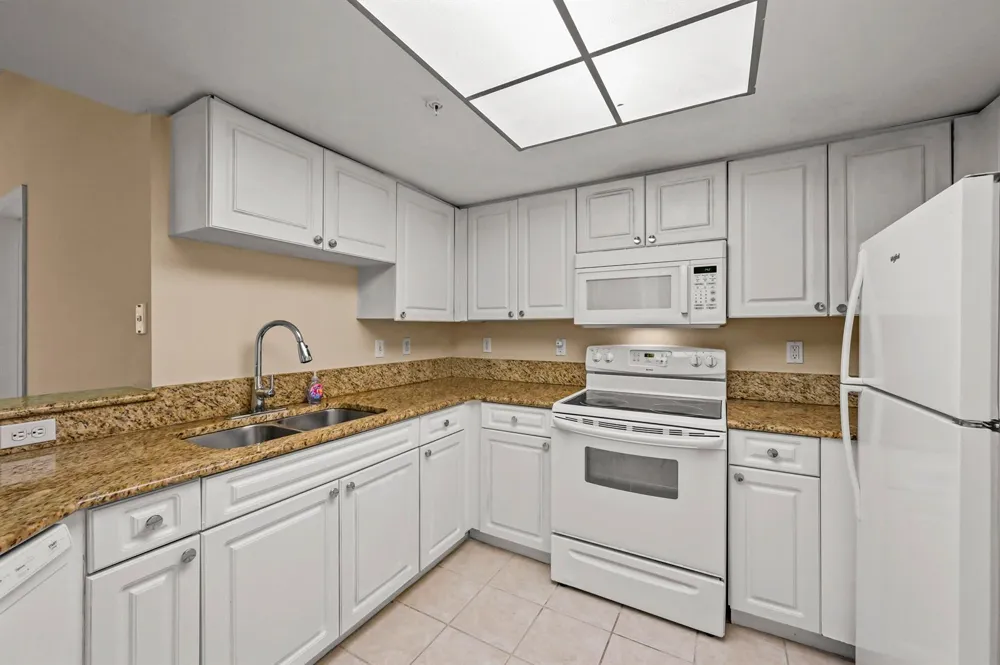 1100 S Crestwood Ct S #1109 Royal Palm Beach, FL 33411