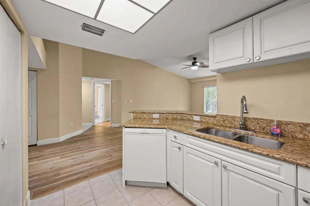 1100 S Crestwood Ct S #1109 Royal Palm Beach, FL 33411