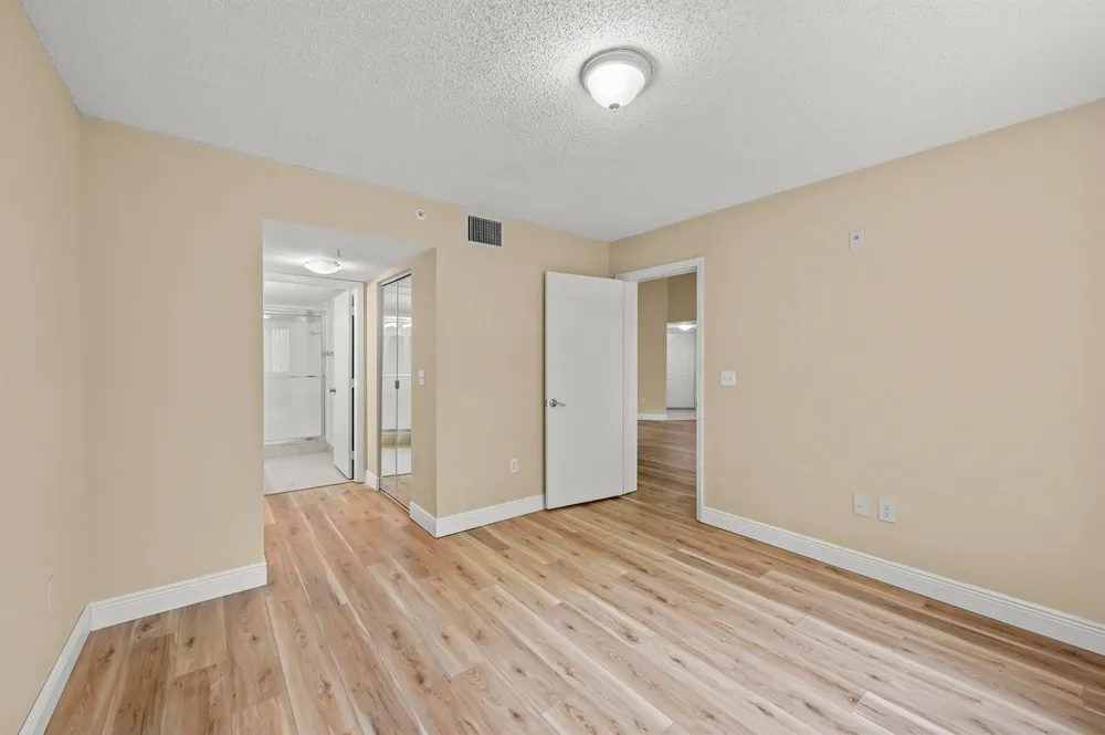 1100 S Crestwood Ct S #1109 Royal Palm Beach, FL 33411