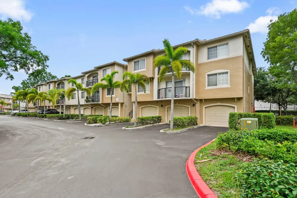 1100 S Crestwood Ct S #1109 Royal Palm Beach, FL 33411