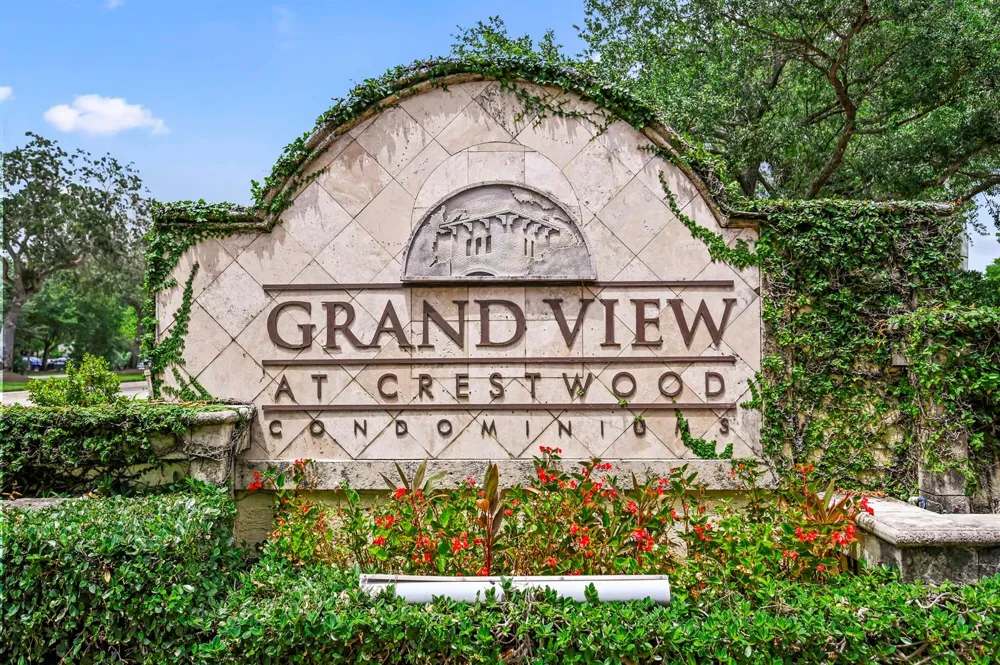 1100 S Crestwood Ct S #1109 Royal Palm Beach, FL 33411
