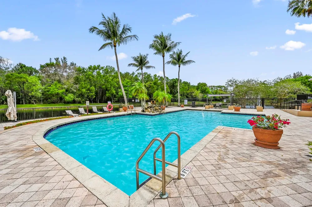 1100 S Crestwood Ct S #1109 Royal Palm Beach, FL 33411