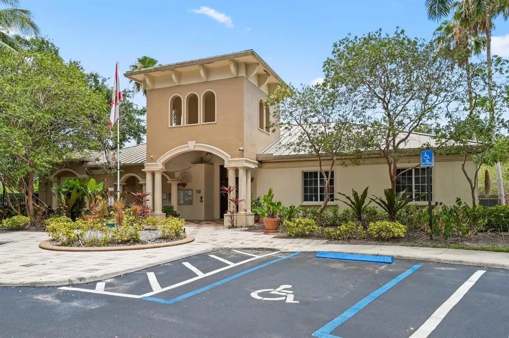 1100 S Crestwood Ct S #1109 Royal Palm Beach, FL 33411