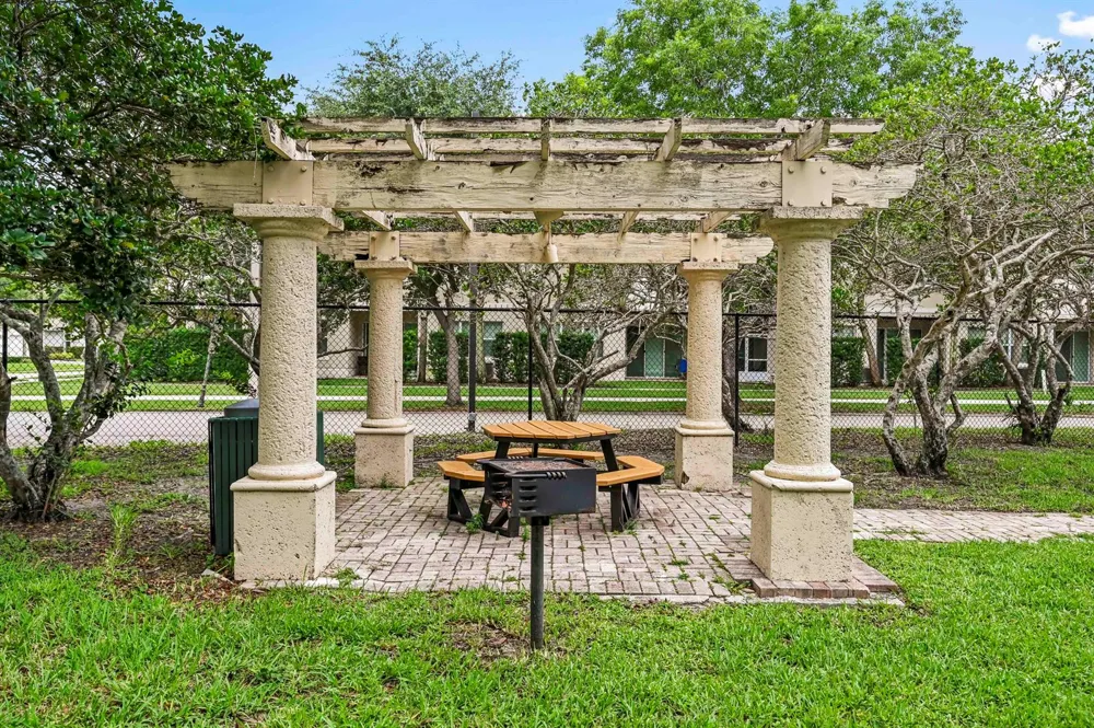 1100 S Crestwood Ct S #1109 Royal Palm Beach, FL 33411