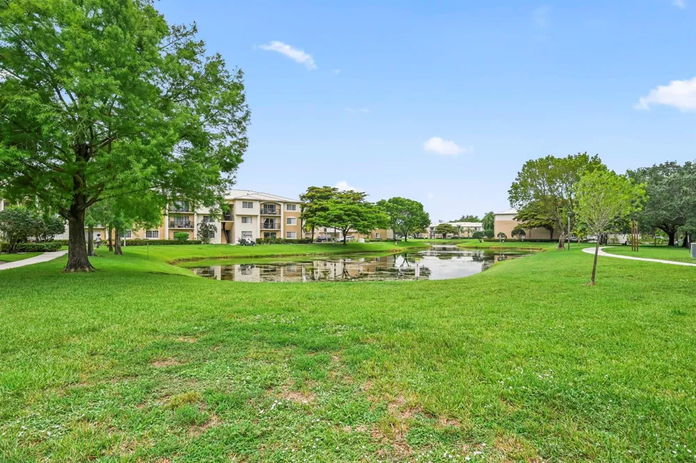 1100 S Crestwood Ct S #1109 Royal Palm Beach, FL 33411