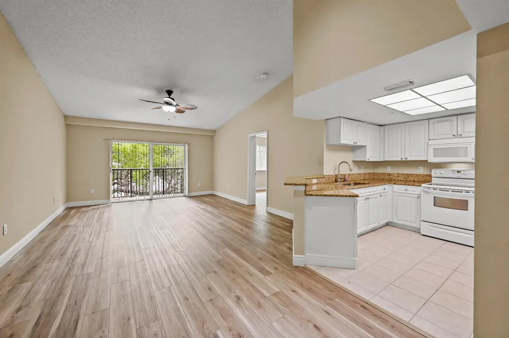1100 S Crestwood Ct S #1109 Royal Palm Beach, FL 33411