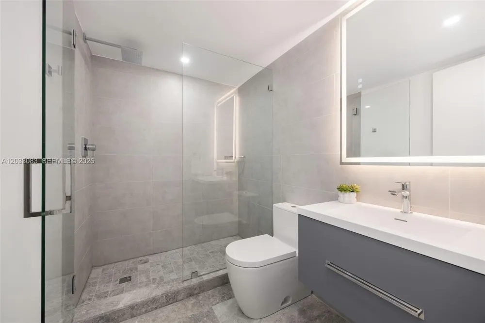 202 Sunrise Dr #202B Key Biscayne, FL 33149