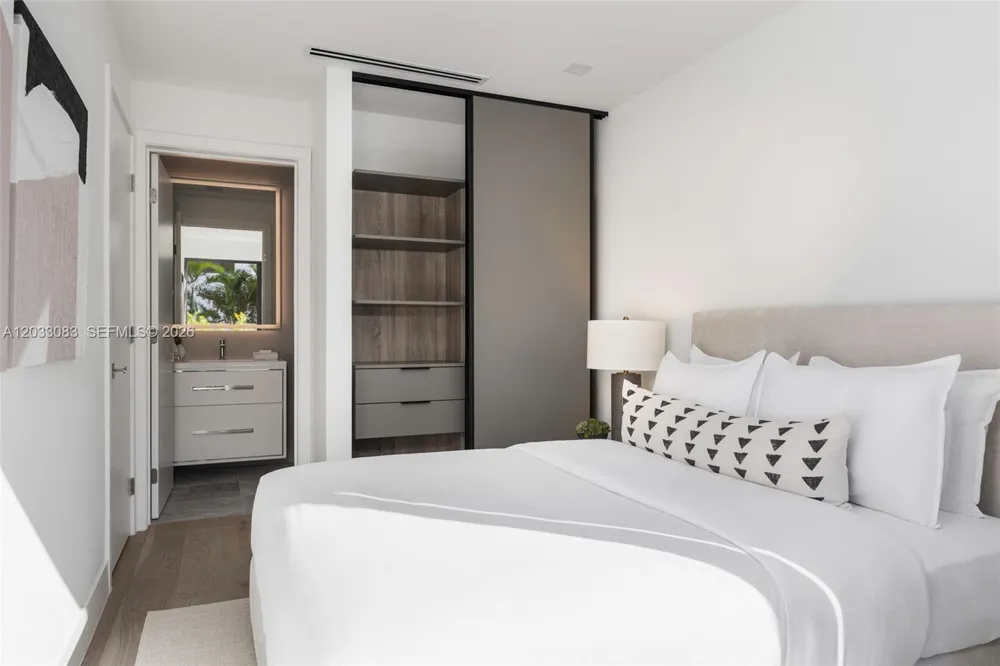 202 Sunrise Dr #202B Key Biscayne, FL 33149