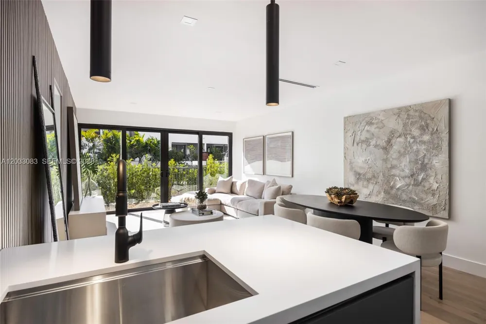 202 Sunrise Dr #202B Key Biscayne, FL 33149