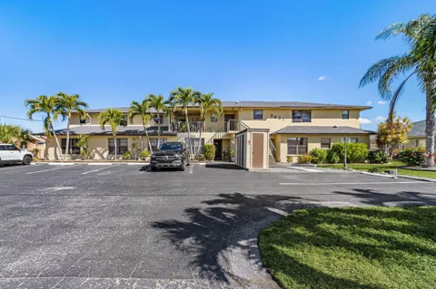 3831 SE 11th Place #101