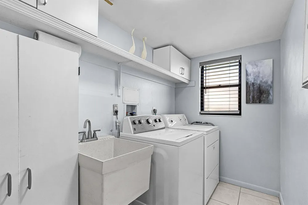 3831 SE 11th Place #101 Cape Coral, FL 33904