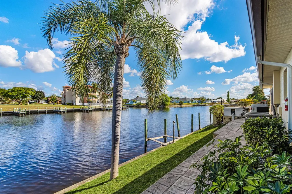 3831 SE 11th Place #101 Cape Coral, FL 33904