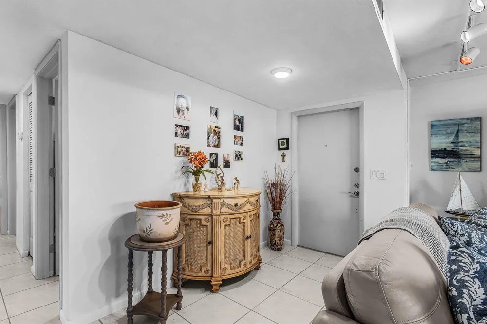 3831 SE 11th Place #101 Cape Coral, FL 33904