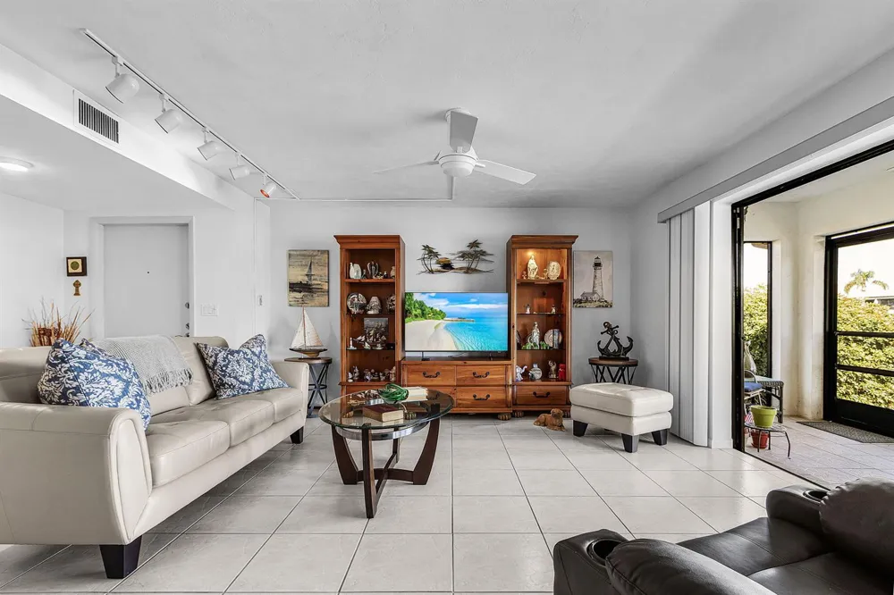 3831 SE 11th Place #101 Cape Coral, FL 33904