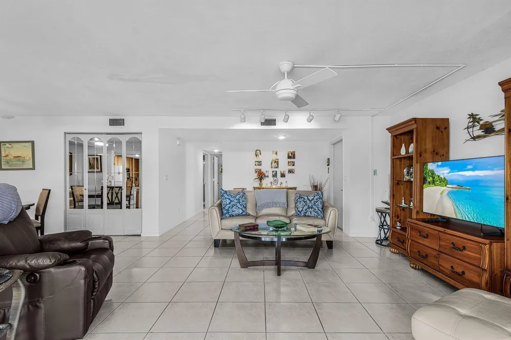 3831 SE 11th Place #101 Cape Coral, FL 33904
