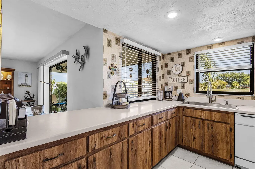 3831 SE 11th Place #101 Cape Coral, FL 33904