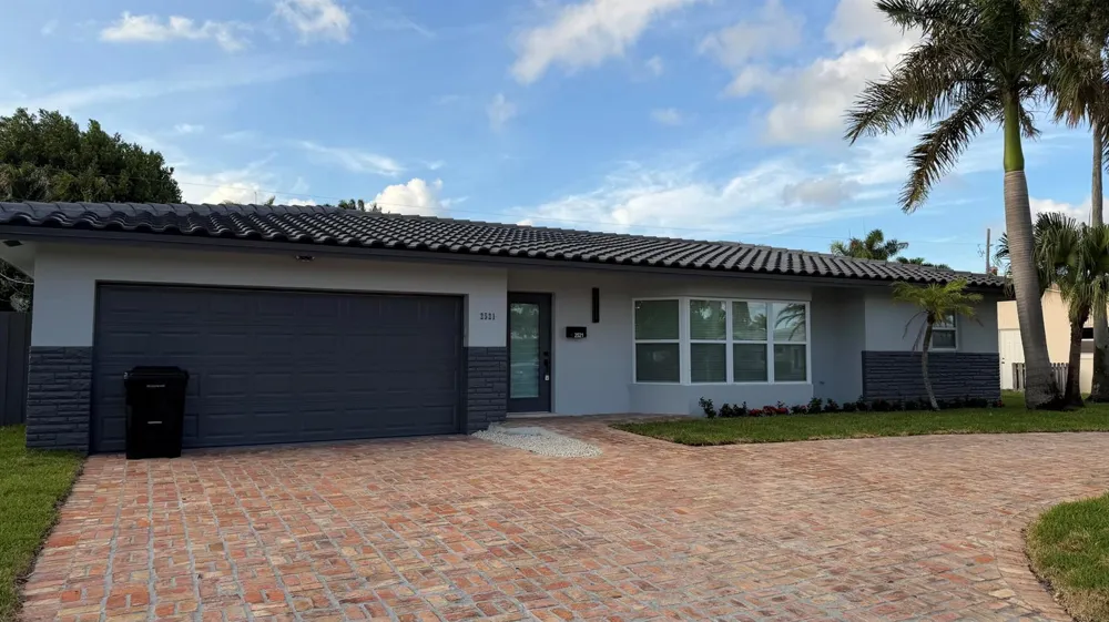 2521 NE 45th Street Lighthouse Point, FL 33064