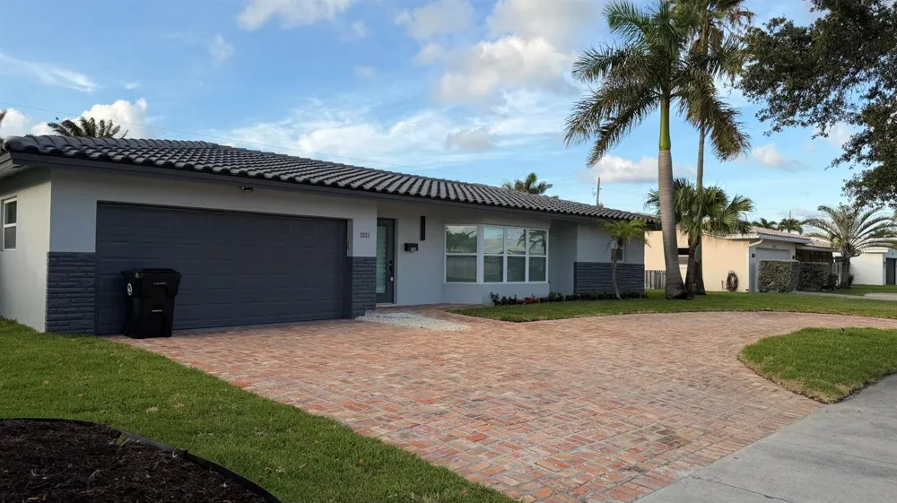 2521 NE 45th Street Lighthouse Point, FL 33064