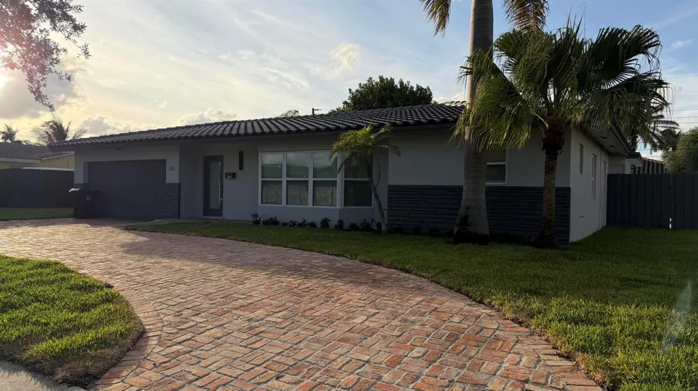 2521 NE 45th Street Lighthouse Point, FL 33064