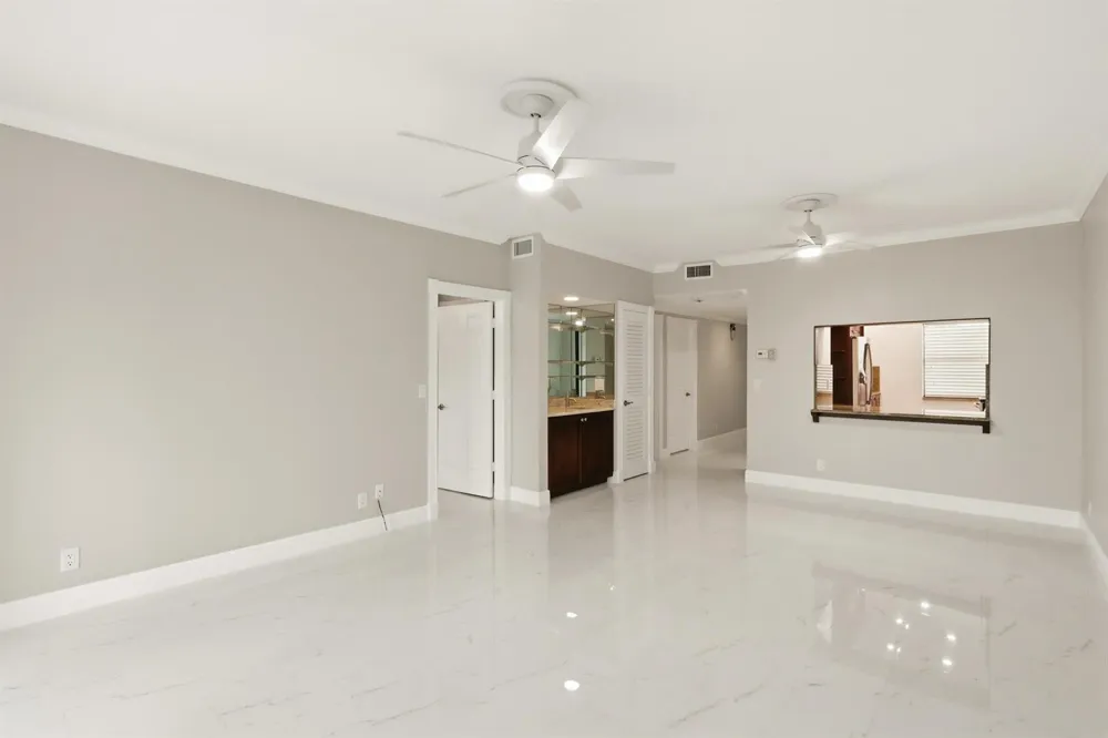 220 Lake Drive #206 Palm Beach Shores, FL 33404