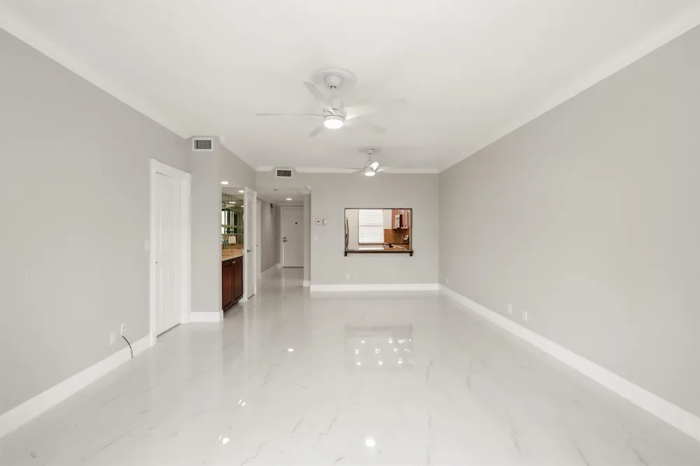 220 Lake Drive #206 Palm Beach Shores, FL 33404