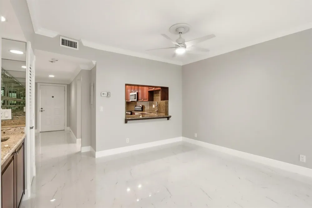 220 Lake Drive #206 Palm Beach Shores, FL 33404