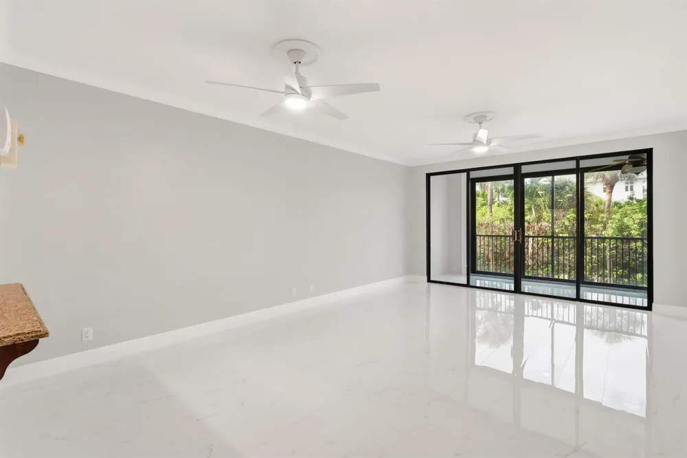 220 Lake Drive #206 Palm Beach Shores, FL 33404