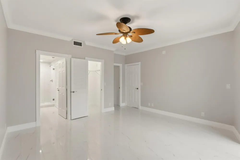 220 Lake Drive #206 Palm Beach Shores, FL 33404