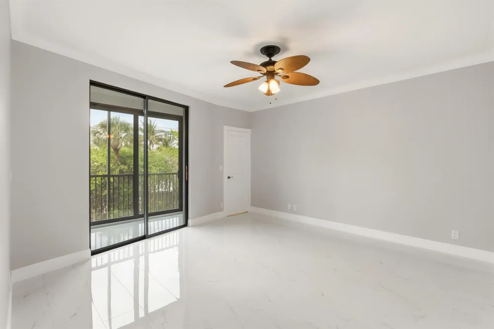 220 Lake Drive #206 Palm Beach Shores, FL 33404