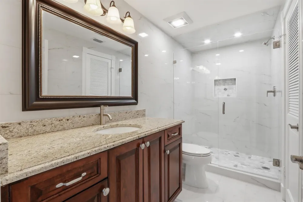 220 Lake Drive #206 Palm Beach Shores, FL 33404