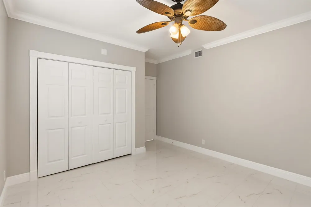 220 Lake Drive #206 Palm Beach Shores, FL 33404
