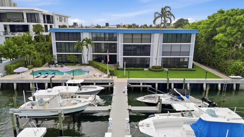 220 Lake Drive #206 Palm Beach Shores, FL 33404
