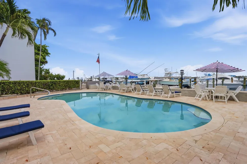 220 Lake Drive #206 Palm Beach Shores, FL 33404