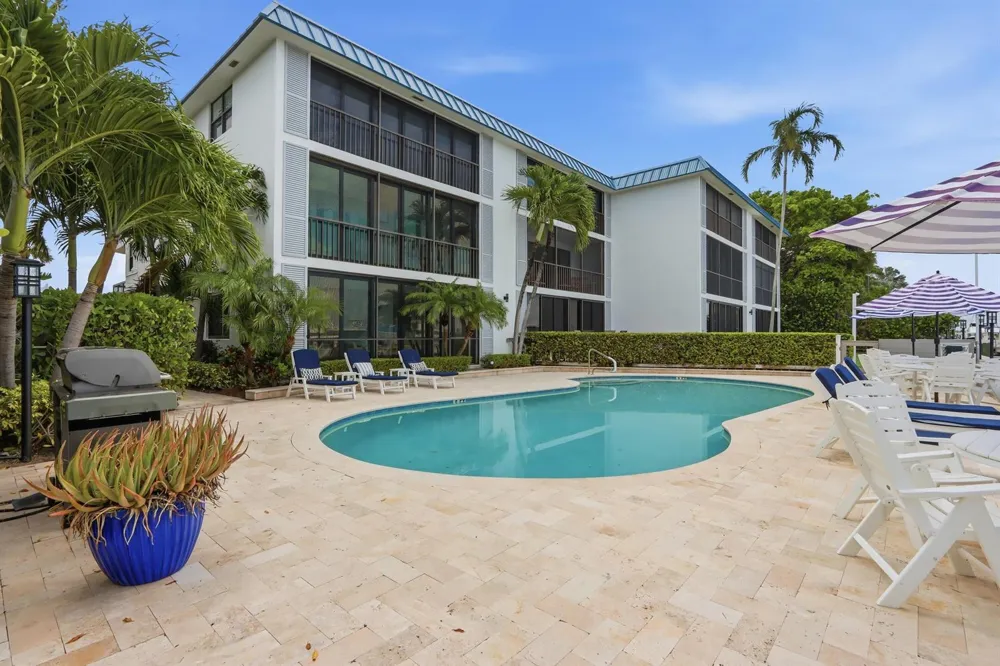 220 Lake Drive #206 Palm Beach Shores, FL 33404